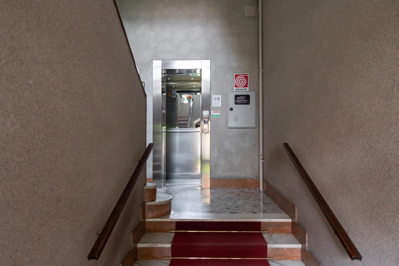 Elegante Bilocale In De Angeli - Piazzale Siena Apartment มิลาน ภายนอก รูปภาพ